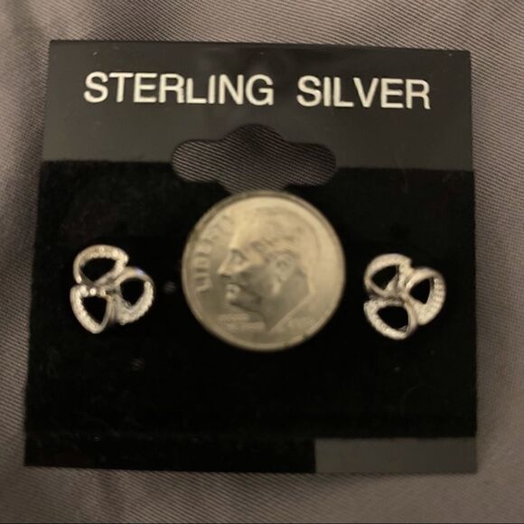 💐 925 Sterling Silver Clover CZ Earrings - Picture 6 of 9